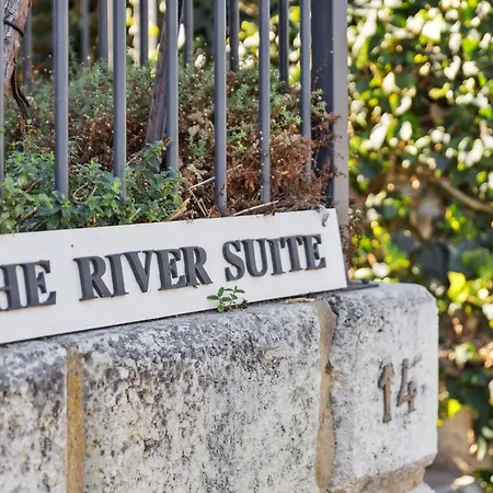 River Suite Studio With Lovely Garden - Walk To River-3
